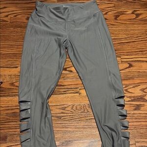 VOGO Athletica Gray Leggings with Cut-Out Design